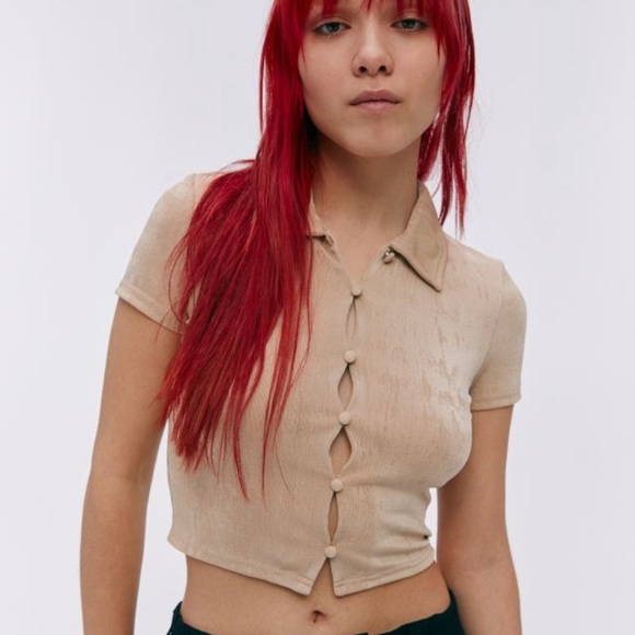 Crop top in light beige perfect for spring! - Picture 3 of 4